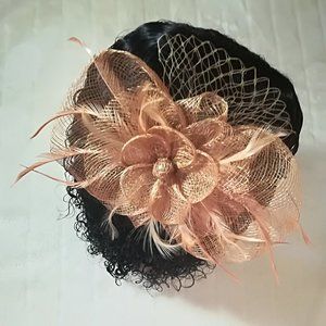 Fascinator - Cream . (Brand New)